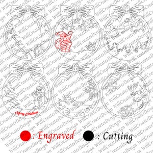 K&ouml;nnte beinhalten: Vier Schwarzwei&szlig;-Linienzeichnungen von Weihnachtskugeln mit verschiedenen Designs. Die Kugeln sind oben mit einer Schleife verziert. Die Designs beinhalten einen Schneemann, ein Rentier, einen Weihnachtsmann und einen Weihnachtsbaum. Der Text "Frohe Weihnachten" steht auf der Kugel mit dem Schneemann. Die Texte "Graviert" und "Schneiden" stehen unter den Kugeln.