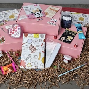 Boîte de livre mystère Aventures recyclées/Coffret cadeau amateur de livres/Cadeaux livres pour elle/Idées cadeaux recyclés/Livres usagés/Livres d'occasion/Livre