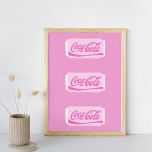 Impresiones de Coca Cola rosa, arte de pared de moda, póster estético de cocina preppy rosa, decoración de arte de pared, decoración de carrito de bar retro, Coca Cola dietética de moda