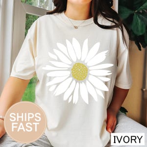 Comfort Colors Daisy Shirt, Wildflower Floral T-Shirt,  Cute Boho Flower Tee, Comfort Colors Flower Shirt, Vintage Floral Design Shirt