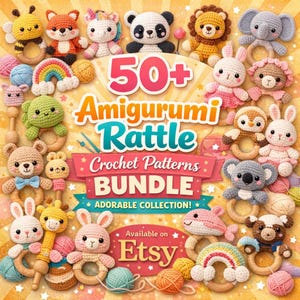 Può includere: Un'immagine che mostra una collezione di sonagli amigurumi all'uncinetto a forma di animali, tra cui un panda, un leone e un coniglio. L'immagine include il testo "50+ Amigurumi Rattle Crochet Patterns Bundle" e "Adorable Collection!" con il logo Etsy.