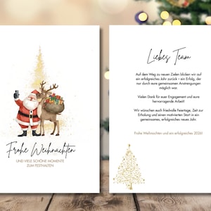 Könnte beinhalten: Weihnachtskarte mit Illustration von Weihnachtsmann und Rentier. Der Text enthält "Frohe Weihnachten" und "Liebes Team". Das Design beinhaltet einen goldenen Weihnachtsbaum.