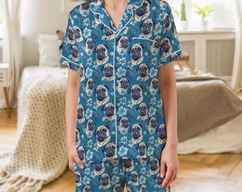 Blauer Aloha Mops Kurzarm-Satinschlafanzug Set | Seidig weiche PJ-Shorts mit Taschen