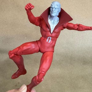 Custom DAREDEVIL (Waid/ Samnee) head in 8k resin. Sculpt by Orobus and produced at the Los Angeles studio.
7 inch version on a McFarlane figure.