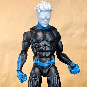 Custom INVINCEBLE (Comic) Head sculpt in 8k resin. Designed with Hyden3d and produced at the Los Angeles workshop.
6 inch scale version on a Legends figure.