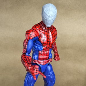 Custom SPIDER-MAN (Game) head in 8k resin. Sculpt by BlueDScultures and produced at the Los Angeles studio.
6 inch version on a Legends figure