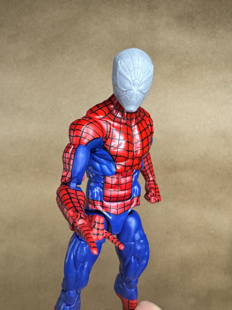 Custom SPIDER-MAN (Game) head in 8k resin. Sculpt by BlueDScultures and produced at the Los Angeles studio.
6 inch version on a Legends figure