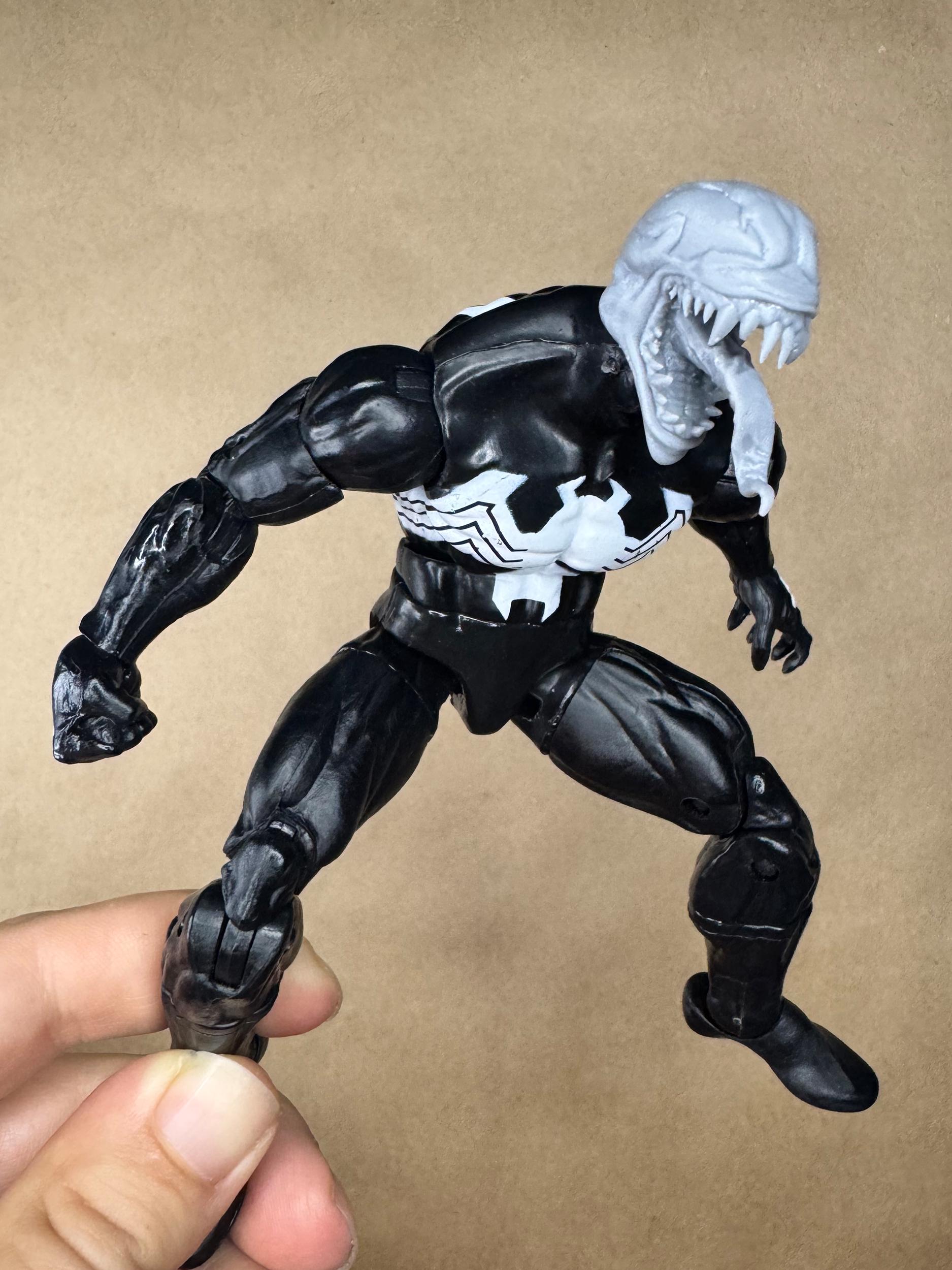 新品 Venom フィギュア 交換用 ヘッド ・ 手 付き Venom フィギュア 交換用頭部付き - メルカリ