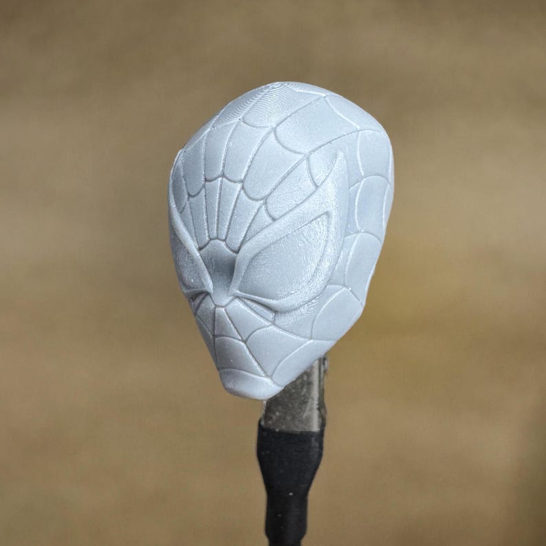 Custom SPIDER-MAN (Game) head in 8k resin. Sculpt by BlueDScultures and produced at the Los Angeles studio.
