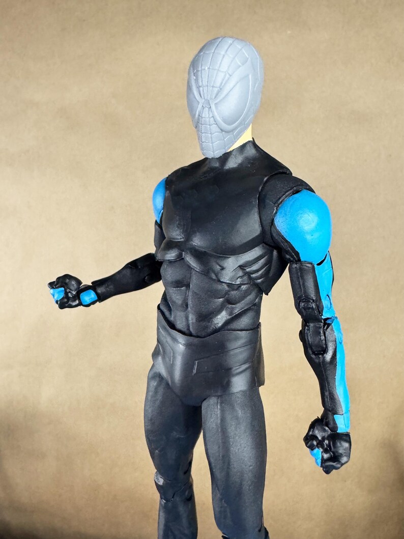 Custom SPIDER-MAN (McFarlane era) 8k resin head. Sculpt by JCirion3d and produced at the Los Angeles studio.
7 inch scale on a McFarlane figure