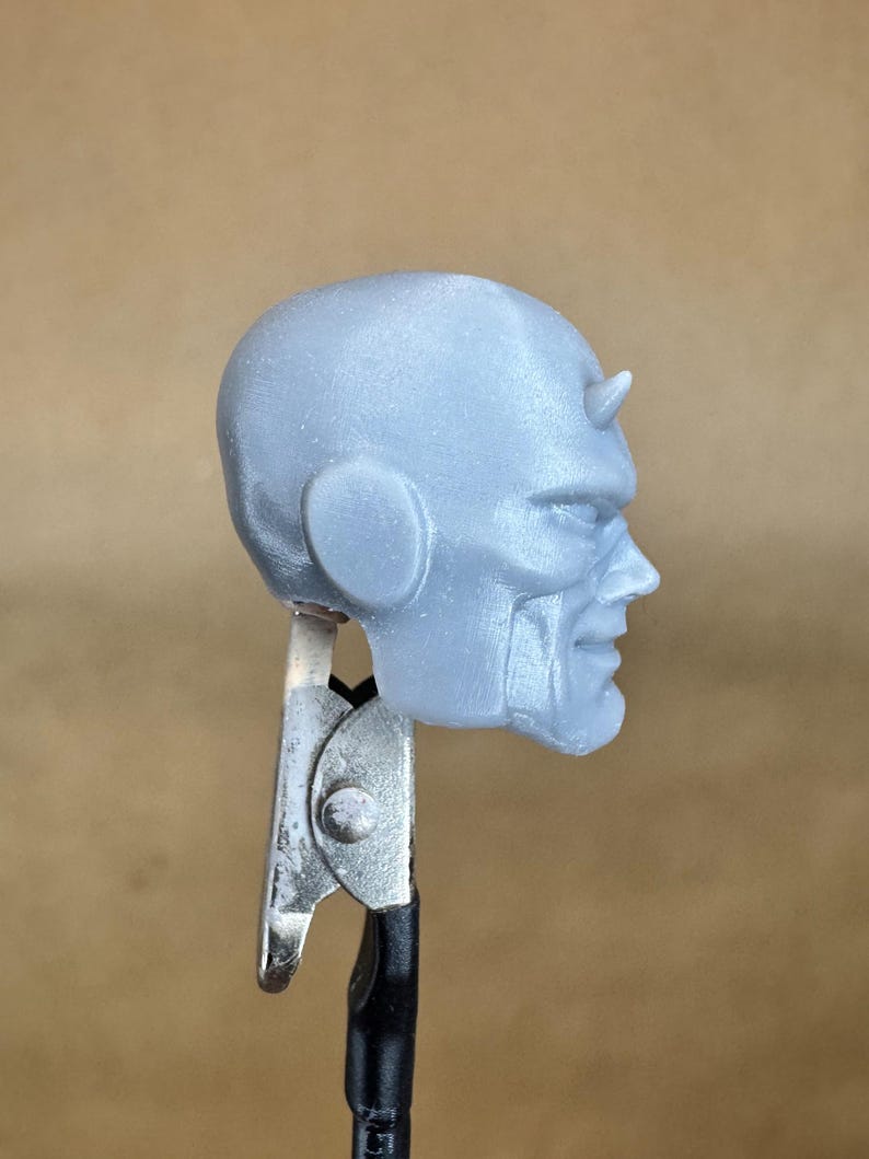 Custom DAREDEVIL (Waid/ Samnee) head in 8k resin. Sculpt by Orobus and produced at the Los Angeles studio. 
Side view.