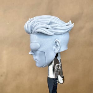 Custom INVINCEBLE (Comic) Head sculpt in 8k resin. Designed with Hyden3d and produced at the Los Angeles workshop.
Side view.