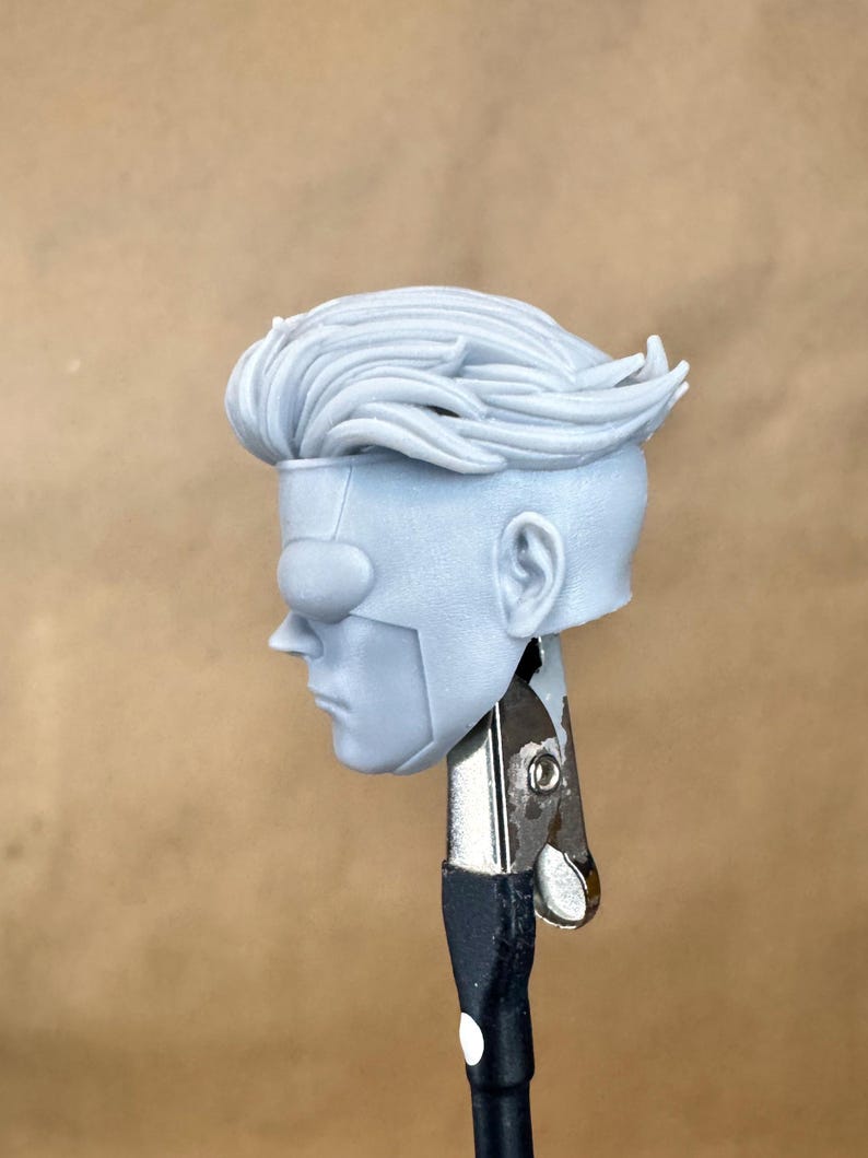 Custom INVINCEBLE (Comic) Head sculpt in 8k resin. Designed with Hyden3d and produced at the Los Angeles workshop.
Side view.
