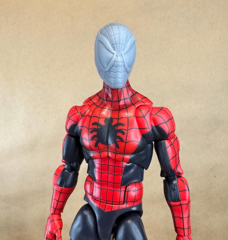 Custom SPIDER-MAN (McFarlane era) 8k resin head. Sculpt by JCirion3d and produced at the Los Angeles studio.
6 inch scale on a Legends figure