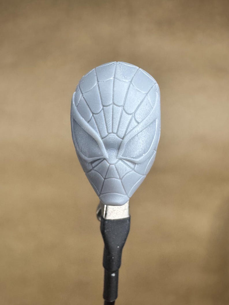 Custom SPIDER-MAN (Game) head in 8k resin. Sculpt by BlueDScultures and produced at the Los Angeles studio.
Front view.