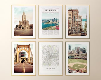 Puede incluir: Seis impresiones artísticas enmarcadas con monumentos de Pittsburgh. Las imágenes incluyen una iglesia, un paisaje urbano con un puente rojo, edificios de la ciudad, un puente, un mapa y un estadio de béisbol. Cada impresión está en un marco dorado.