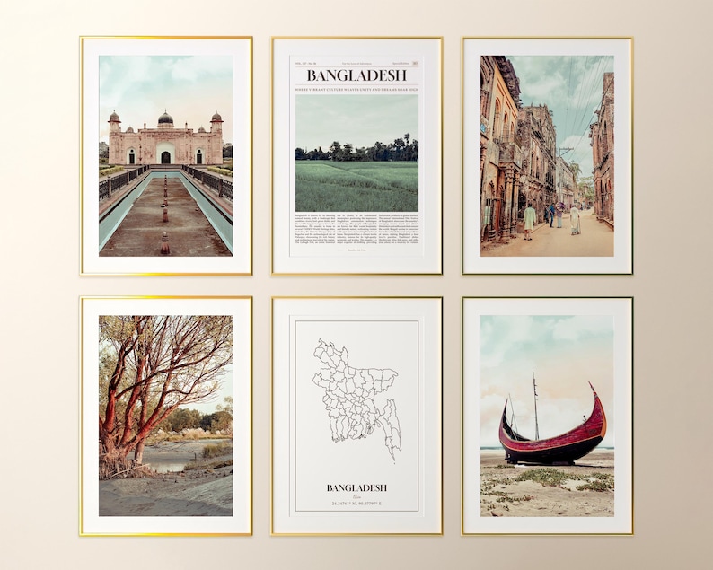 K&ouml;nnte beinhalten: Sechs gerahmte Kunstdrucke mit goldenen Rahmen. Die Drucke zeigen Bilder aus Bangladesch, darunter eine Moschee, eine Landschaft, eine Stra&szlig;enszene, einen Baum, eine Karte und ein Boot am Strand. Die Drucke werden auf einem neutralen Hintergrund angezeigt.