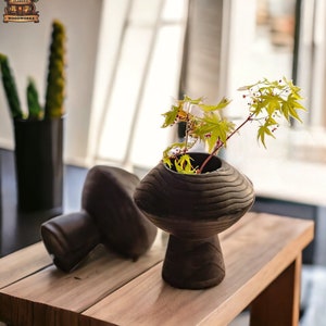 Pilz Vase aus Holz, geschwärztes Holzdekor, Wabi-Sabi Vase, rustikale Trockenblumenvase, rustikales Holzdekor, Einweihungsgeschenk