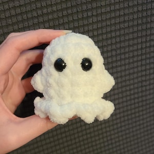 Mini Ghost Crochet Pattern PDF / No Sew Crochet Pattern / Halloween Amigurumi Plushie Pattern