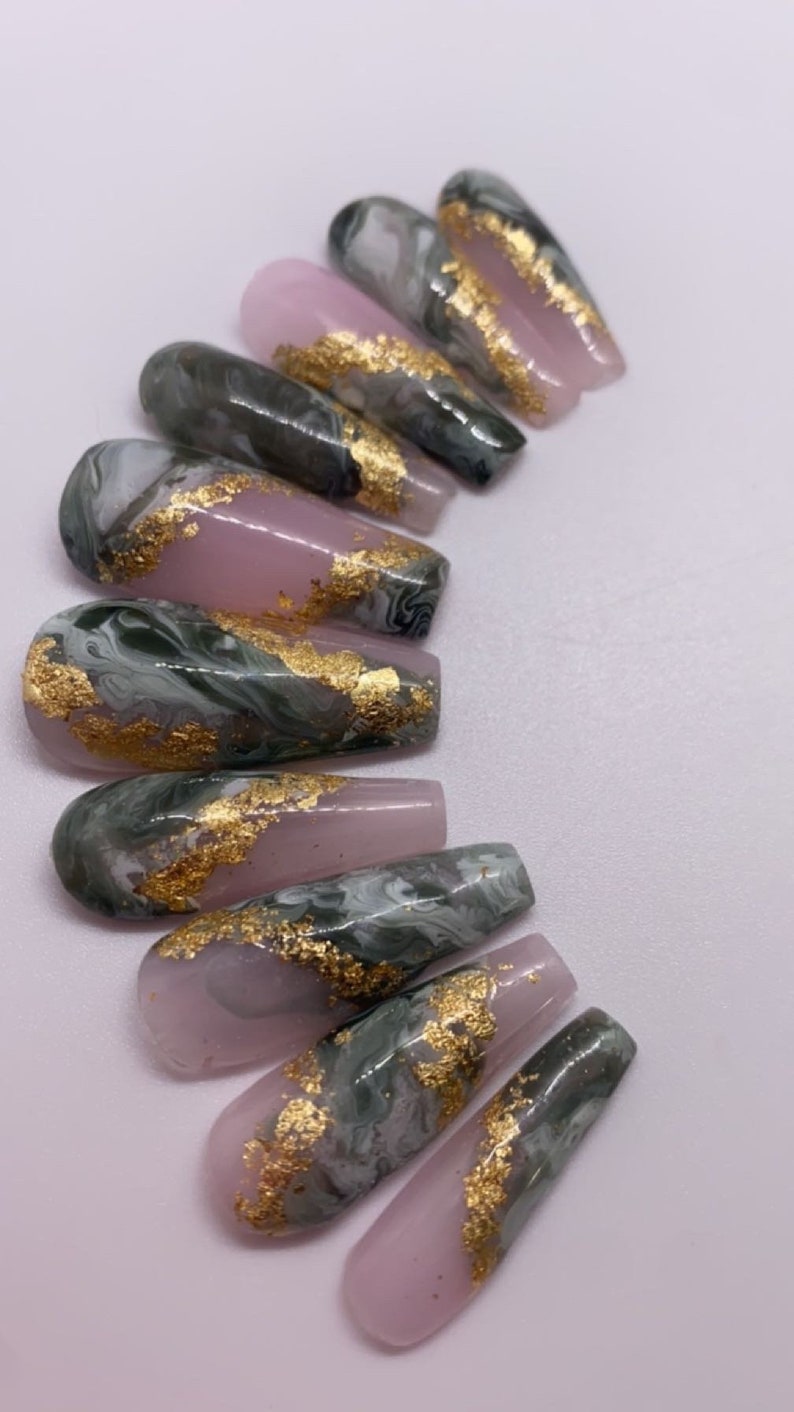 Green Marble Luxury Press on Nails With Gold Flakes, Custom Made Nails