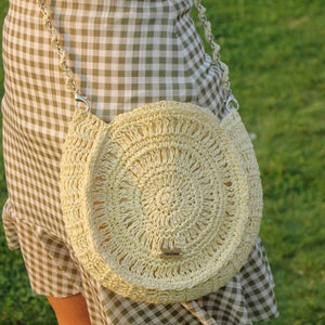 Damen Mini Sommertasche mit Metallband, handgefertigte Crossbody Geldbörse, niedliche gehäkelte Handytasche, Häkeltasche mit Papiergarn, Geschenk für Sie
