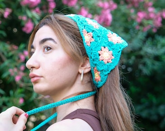 Bandana floral de crochet: pañuelo bohemio cuadrado de abuela
