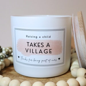 It Takes a Village Candle Gepersonaliseerd cadeau, bedankkaars, cadeau leraar, cadeau voor oppas, cadeau kinderoppas, cadeau coach, cadeau coach, lont 14 oz