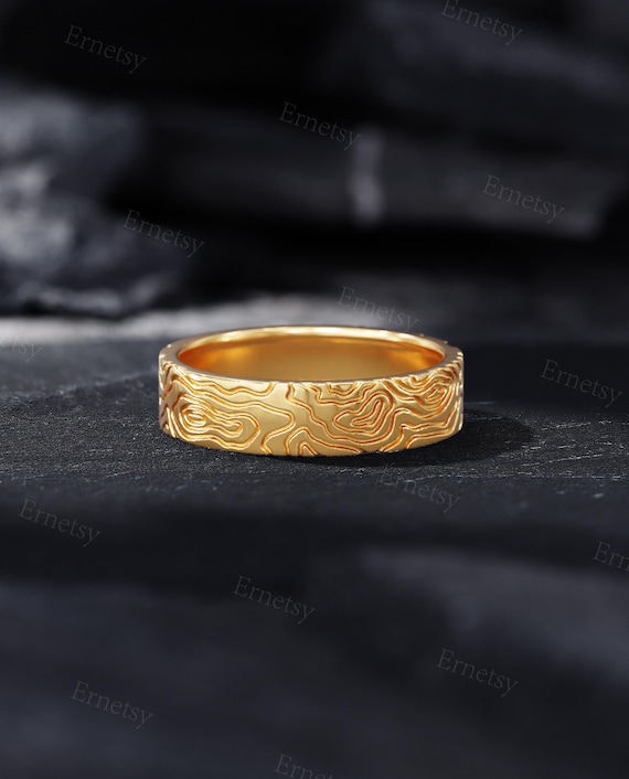 Mens Mountain Pattern Gold Wedding Band, Nature Inspired Handcrafted Ring, Artistic Engraved Anniversary Band, Nature Lover Gifts for Him