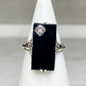 Vintage Art Deco 14K White Gold and Diamond Ring