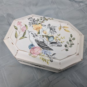 Cream, bird jewelry box Slightly distressed, shabby chic. upcycled vintage.