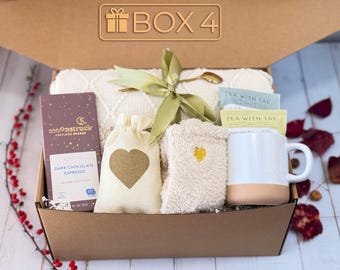 Caja de regalo Hygge: Manta acogedora, taza y calcetines - Paquete de cuidado "Pensando en ti"