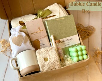 Caja de regalo cálida y acogedora: manta tejida, taza, calcetines y vela