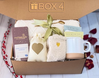 Set de regalo Hygge: Manta de punto, taza, calcetines y chocolate