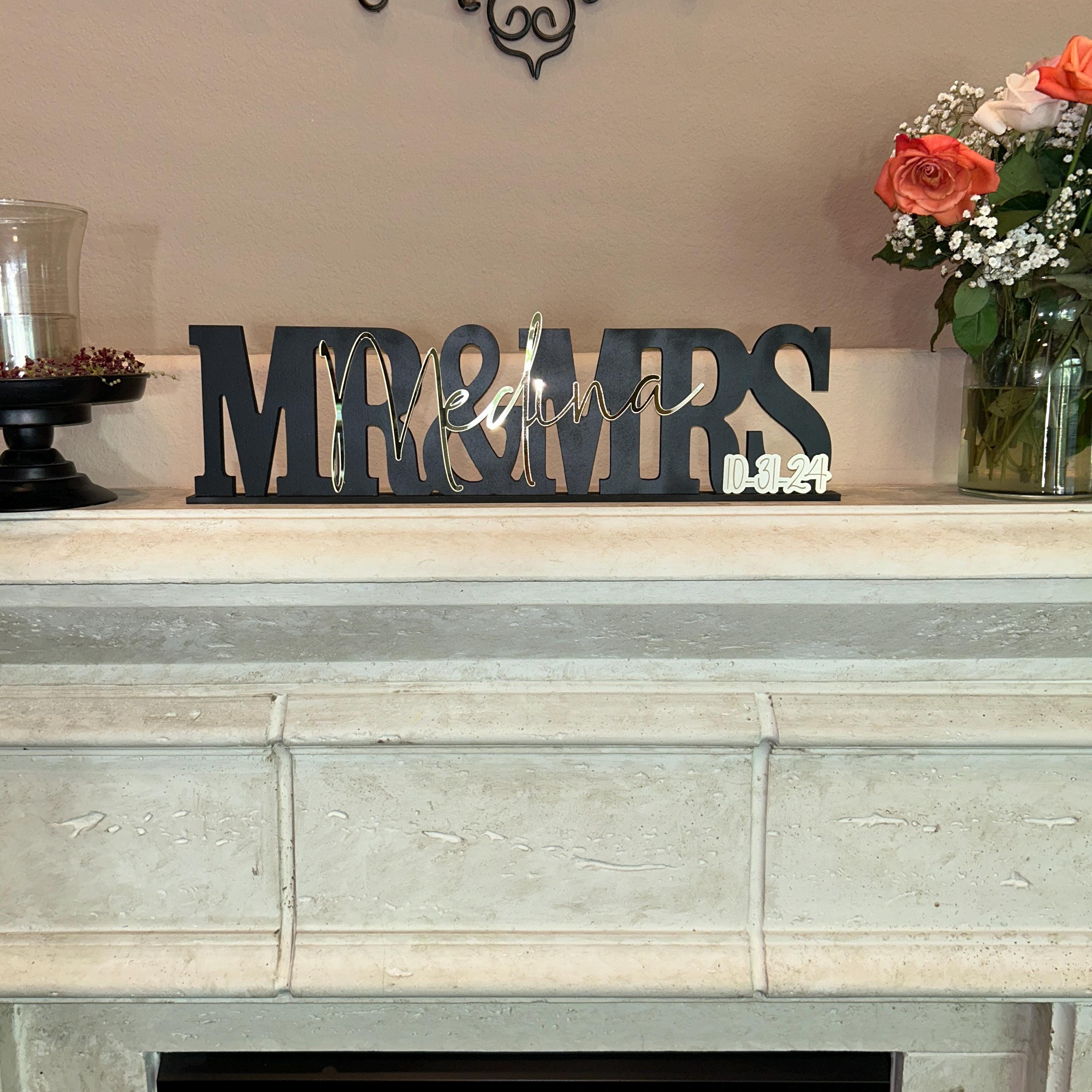 Custom Mr & Mrs Wedding Table Sign, Rustic Last Name Centerpiece - Etsy