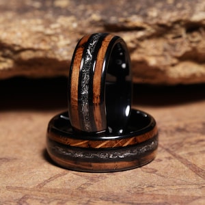 Burnt Whiskey Barrel Ring with Meteorite, Meteorite Wood Ring, Whisky Barrel Band, Wood Ring with Meteorite, Men&#39;s Wedding Band, 8mm Ring