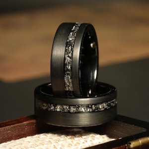 Der Obsidian - personalisierte Geschenk für ihn Schwarz Meteorit Gebürstet Ehering Schwarz Obsidian sandgestrahlt Herren Ehering Geschenk für Ihn 8 mm