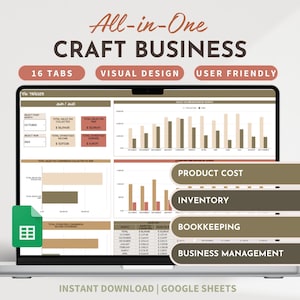 Könnte beinhalten: Ein Laptop-Computer zeigt eine Google Sheets-Tabelle mit dem Titel "All-in-One Craft Business". Die Tabelle hat 16 Registerkarten, darunter "Produktkosten", "Inventar", "Buchhaltung" und "Unternehmensmanagement". Die Tabelle soll Handwerksbetrieben helfen, ihre Finanzen und Abläufe zu verwalten.