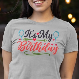 私の誕生日シャツ。あなたやあなたの大切な人の誕生日にぴったりのかわいいTシャツ。姉妹、兄弟、お母さん、お父さんへのプレゼントに最適です。最高のハッピーバースデーサプライズ