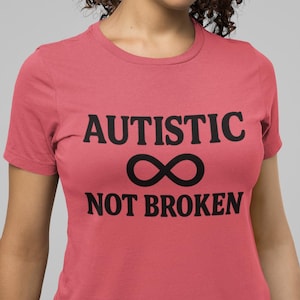 Maglietta Autistic Not Broken: Orgoglio Neurodivergente, Simbolo dell'Infinito
