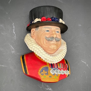 Vintage Bossons &quot;Beefeater&quot; Chalkware Head - Regal and Traditional Collection, Collectable 3D Chalkware Character Hanging Wall Art Mask