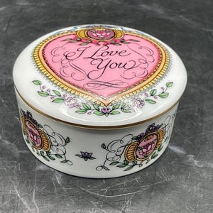 Vintage  &quot;I Love You&quot; with Certificate of Authenticity - Franklin Mint, The Melodies of Love Music Box Collection