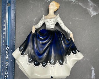 ロイヤルドルトン リサ 人形   LISA 1968 Vintage Royal Doulton 