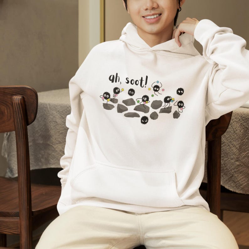 Bluza z kapturem unisex Soot Sprites „Ah Soot”, bluza z kapturem inspirowana filmem „Spirited Away”, bluza z kapturem inspirowana filmem „Studio Ghibli” zdjęcie 1