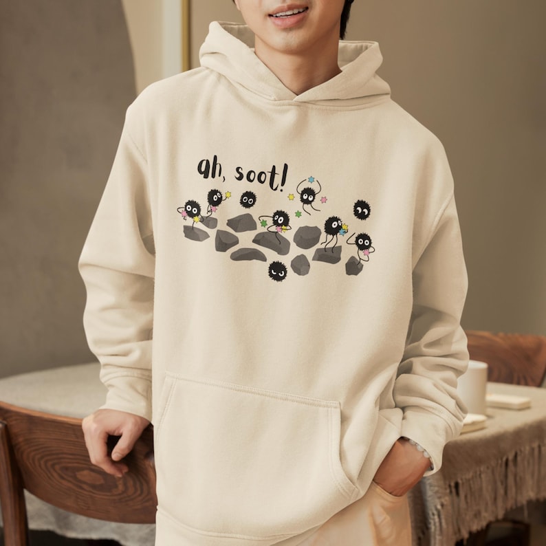 Bluza z kapturem unisex Soot Sprites „Ah Soot”, bluza z kapturem inspirowana filmem „Spirited Away”, bluza z kapturem inspirowana filmem „Studio Ghibli” zdjęcie 2