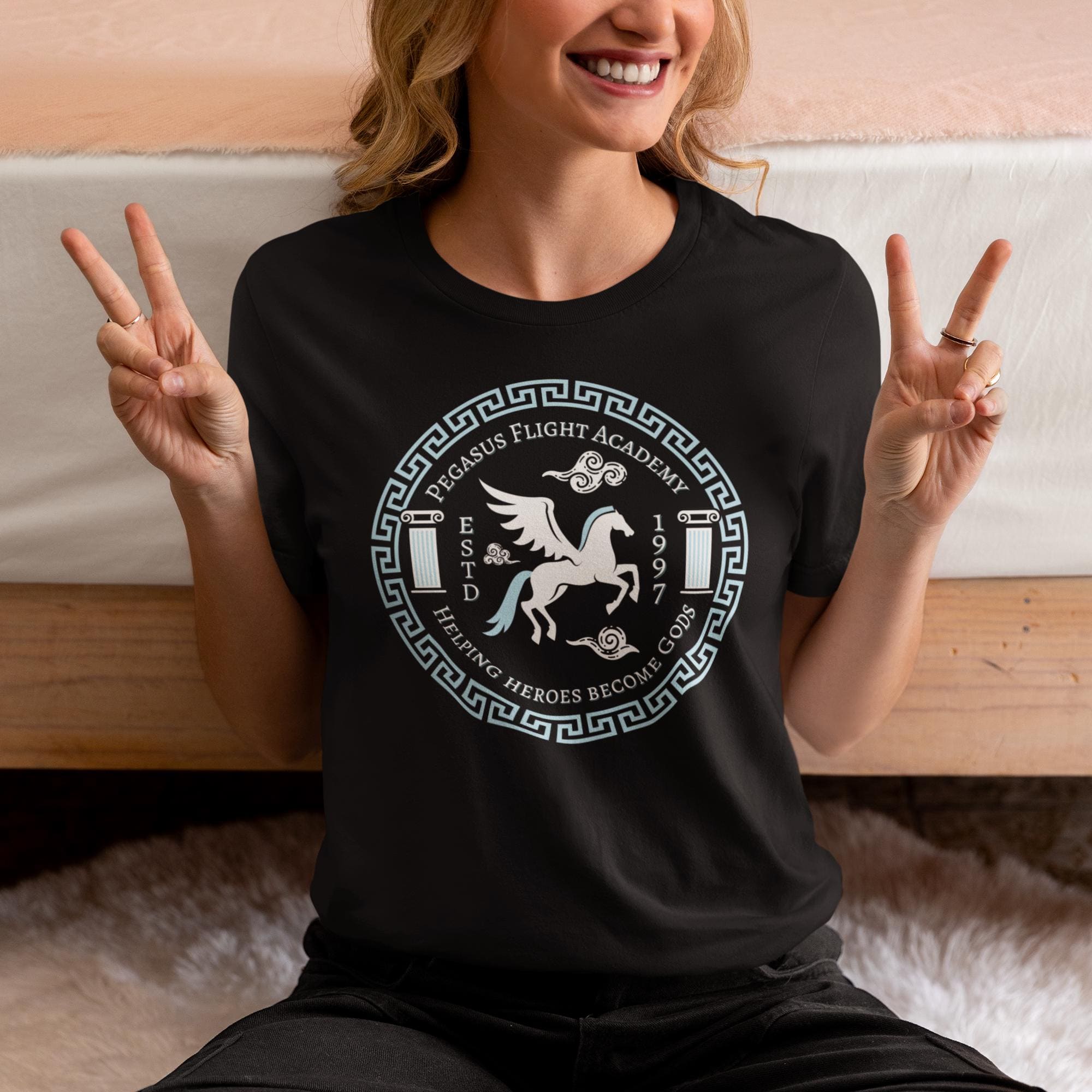 Camiseta unisex de estilo suave de la Academia de Vuelo Hercules Pegasus