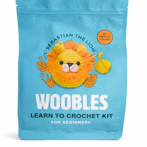 Kit Woobles – Sebastián el León – Kit de iniciación para aprender a tejer a crochet – Regalo de manualidades – Kit de animales de crochet – Kit completo de crochet imagen 1