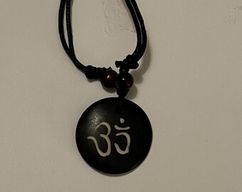 Necklace mix, bone and wood (dyed), black and brown, 32-59mm single-sided shape