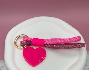 Eye-catching keychain with pink heart