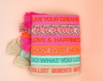 Handgemachtes Freundschaftsarmband – Besticktes Boho Armband mit Spruch – Geschenkidee – Mianani Accessoire – Hippie Stil