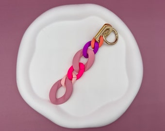 Colorful acrylic keychain with gold carabiner – elegant and modern accessory